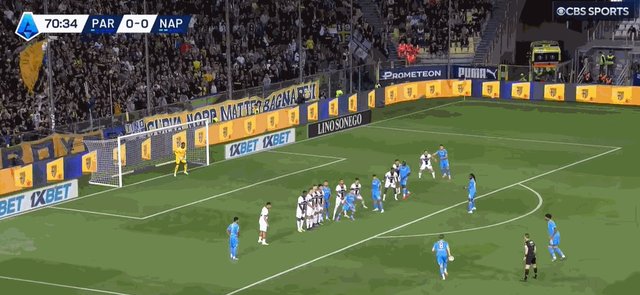 1747605082541015255.gif 任意球.gif